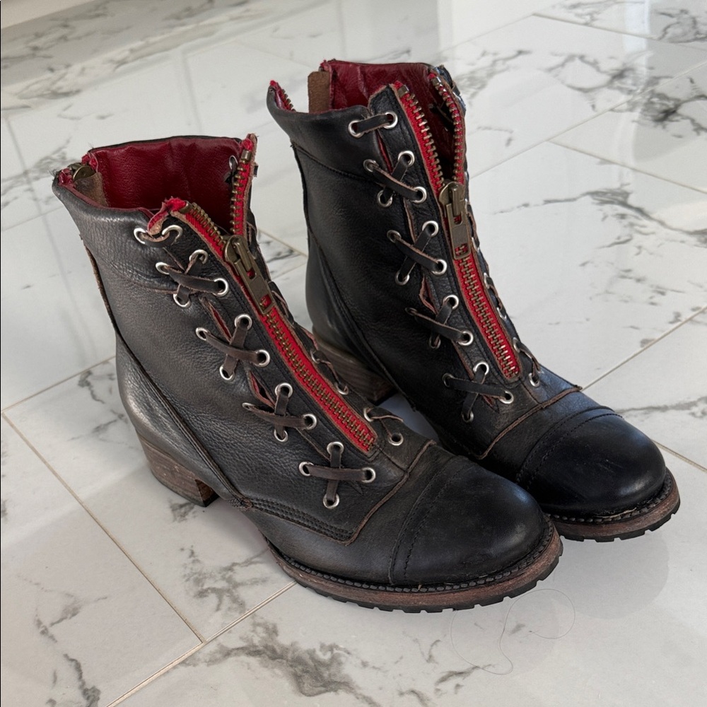 Women’s Freebird Leather Liverpool boots in size 12